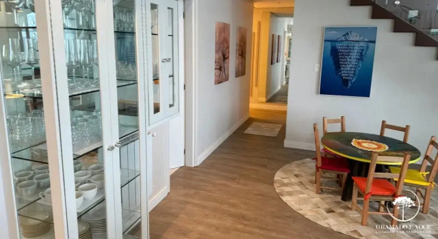 Apt Luxo 5 suítes em frente rua torta, Забронировать Апартаменты/квартира Грамаду Serra Nevada, рядом с Gramado Bus Station