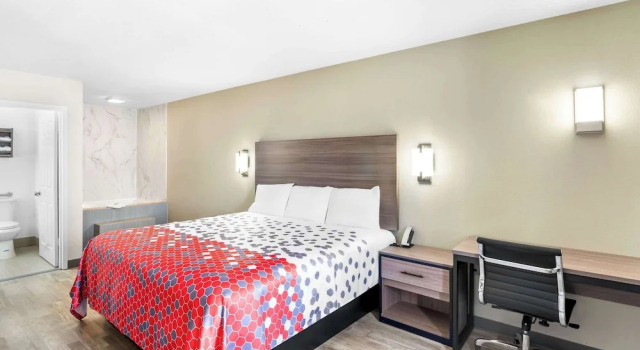 Люкс Econo Lodge Inn & Suites Ocean Springs - Biloxi