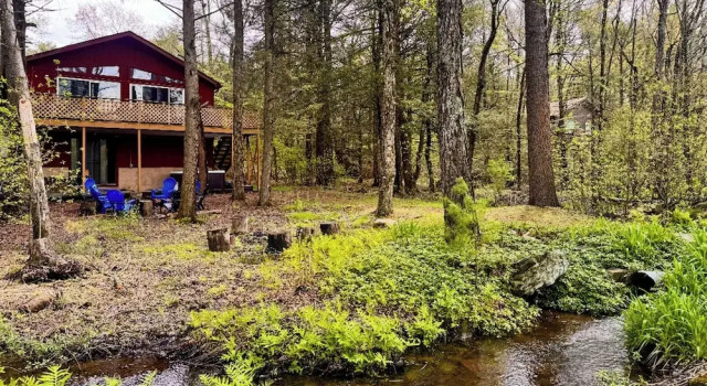 Spacious Lakefront Home w/ Private Hot Tub, Reserva ahora Casa o chalet Hickory Hills Estados Unidos