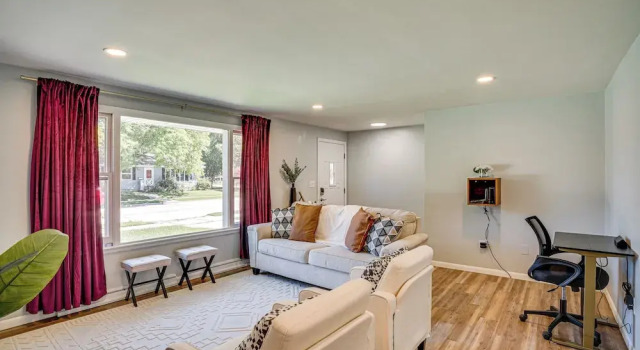 Large Backyard, Walk to Hospital: Sheboygan Abode!, Reserva ahora Hotel Hoteles en Sheboygan con aparcamiento, Aparcamiento