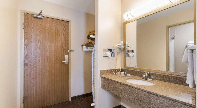 Четырёхместный номер Standard Best Western Empire Towers