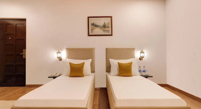 Lemon Tree Hotel, Dapoli, Забронировать Отель Отели штата Махараштры с бассейном, Бассейн