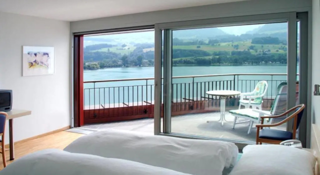 Двухместный номер Deluxe с балконом Hotel Kurhaus am Sarnersee
