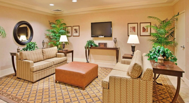 Candlewood Suites Springfield-Medical District by IHG, Забронировать Отель Спрингфилд Озакр