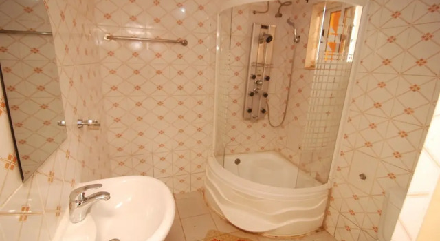 Camera Executive Lapour Hotels Ltd