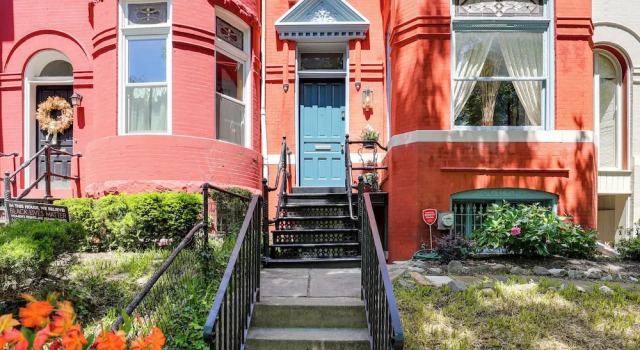 Historic Georgetown Townhome: Walkable Location!, Забронировать Отель Отели Вашингтона с парковкой, рядом с Embassy of Laos, Парковка