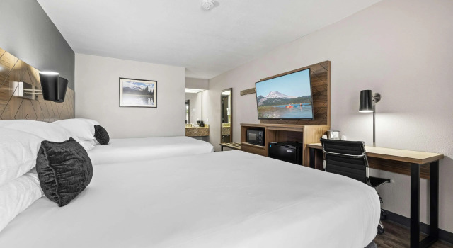 Red Lion Inn & Suites Deschutes River - Bend, Забронировать Отель Отели Бенд с бассейном, рядом с Blockbuster, Бассейн