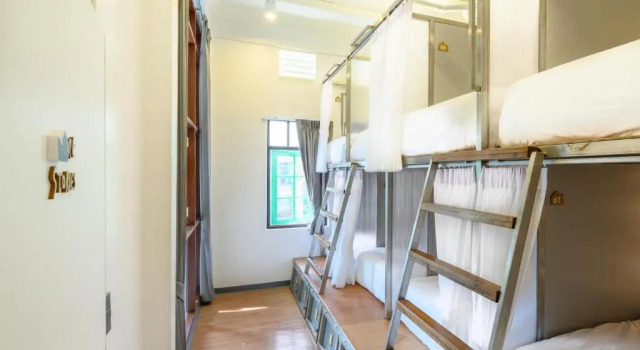 Кровать в общем номере REST IS MORE hostel