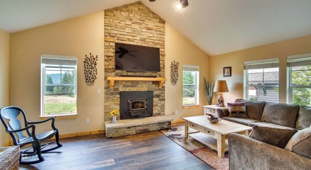 Cozy Ronald Retreat w/ Community Amenities!, Rezerwuj Apartament Hotele w Ronald z parkingiem, Parking