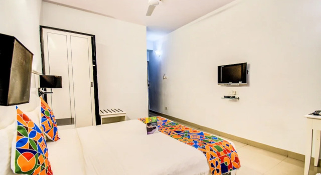 Номер Premium FabHotel 29th Church Inn