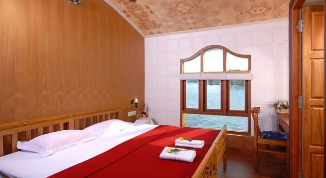 Grandeur Houseboats, Забронировать Отель Отели штата Кералы с парковкой, Парковка