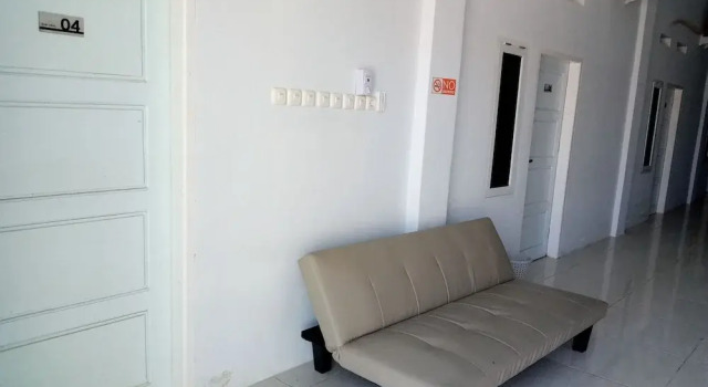 OYO 93532 Kost Nian Syariah Near SPBU Pertamina 74.91657 Mattirotasi Sidrap, Prenota Hotel Hotel a Sulawesi con parcheggio, Parcheggio