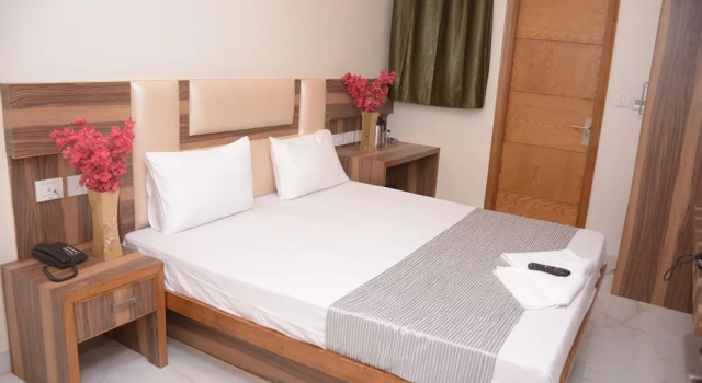 Двухместный номер Deluxe Hotel Golden Oasis - 5 Minute Walk from New Delhi Railway Station