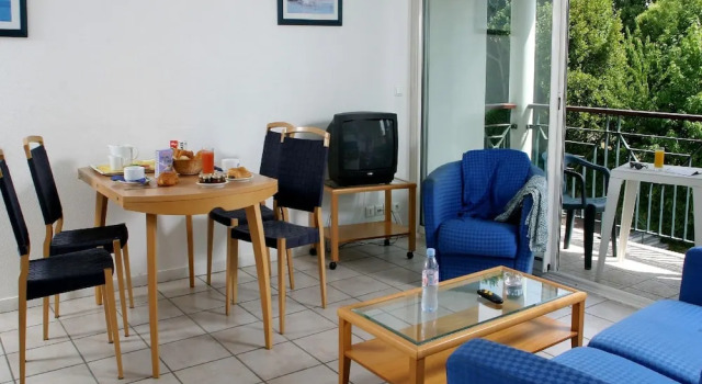 Апартаменты с балконом и с видом на сад Résidence Biarritz Ocean