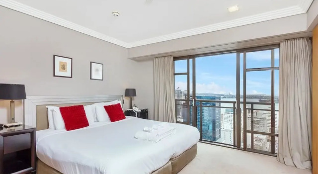 Central 1 Bedroom in Metropolis