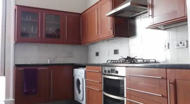 Spacious and Quiet Flat in the Heart of Finnieston, Забронировать Отель Отели Glasgow & The Clyde Valley с парковкой, Парковка