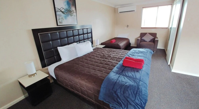 Трёхместный номер Standard Almond Inn Motel
