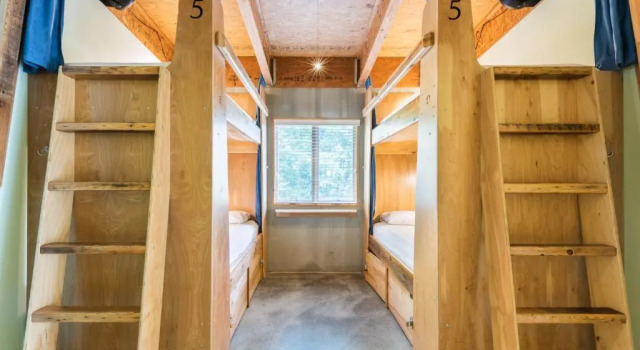 Кровать в общем номере The Crash Pad: An Uncommon Hostel