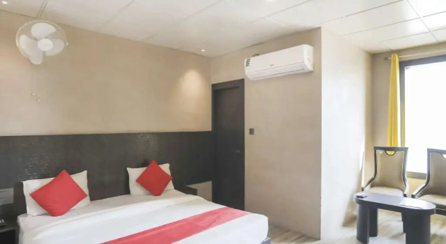Hotel Cayman by OYO Rooms