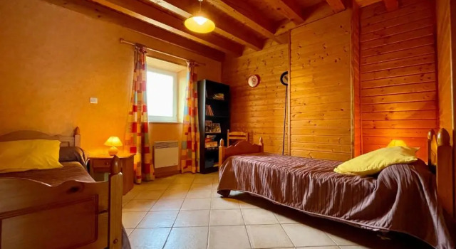 Gîte familial avec terrasse proche châteaux, lac, et parcours aventure - FR-1-582-174, Prenota Hotel Hotel a Alvernia con parcheggio, Parcheggio