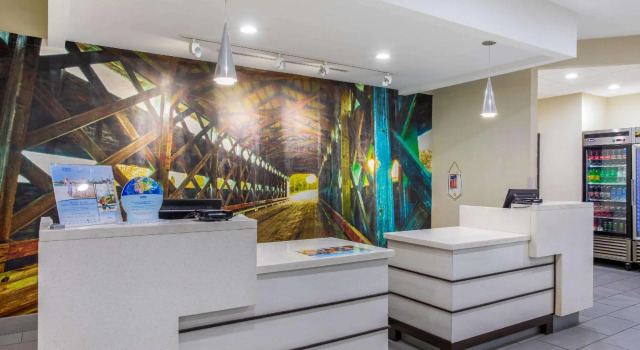 Кровать в общем номере La Quinta Inn & Suites by Wyndham Cullman