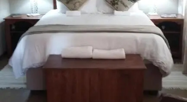 Коттедж с 3 комнатами Stoep Cafe Guest House