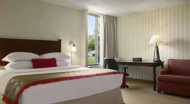 Ramada Hotel & Conference Center by Wyndham Greensburg, Prenota Hotel Greensburg 