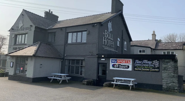 The Bull Hotel, Book Hotel Valley Anglesey