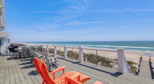 Коттедж Beachfront Oasis w/ 2 Large Decks, BBQ & Views!