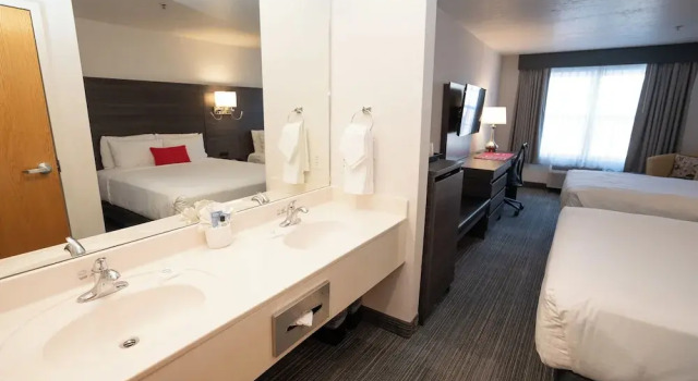 Четырёхместный номер Standard University Guest House and Conference Center