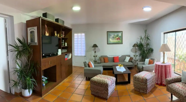 Casa para 12 con garaje, jardín y quincho
