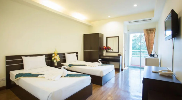 Двухместный номер Standard с балконом Tharakiree Place Hotel
