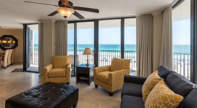 AquaVista East 301 - 3 Br condo by RedAwning