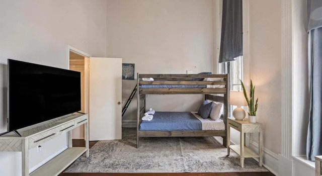 The Mensing Loft 3 Bedroom Home, Забронировать Дом для отпуска Галвестон Texas Gulf Coast, рядом с Betty Head Oleander Garden Park