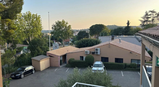 Manzaralı Standart çift kişilik oda Campanile Manosque