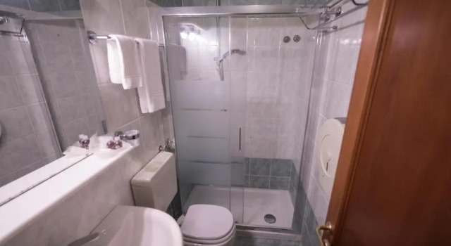 Трёхместный номер Comfort Отель Maxim Axial