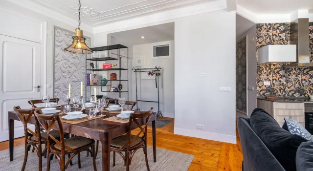 Luxurious Art Deco 3 Br