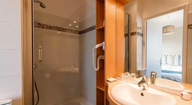 Двухместный номер Standard Hôtel INDARRA & SPA - Piscine