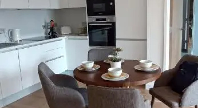 whats she want-- 2beds 2bath apartment