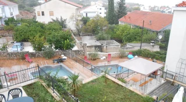 Apartament "On the wave" - Willa Salena, Buchen Sie Ferienwohnung Hotels in Gespanschaft Split-Dalmatien mit Pool, Schwimmbad