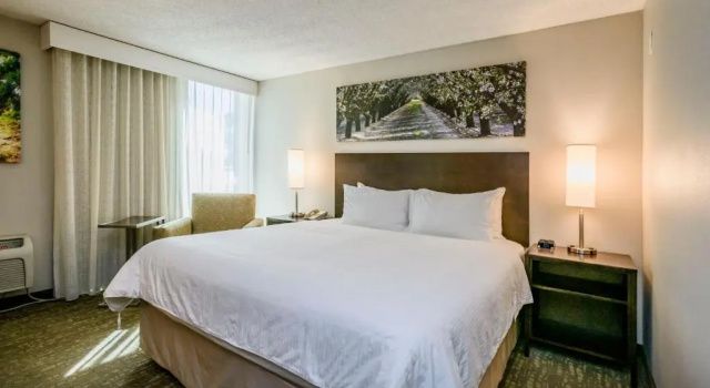 Номер Standard Wyndham Garden Fresno Yosemite Airport