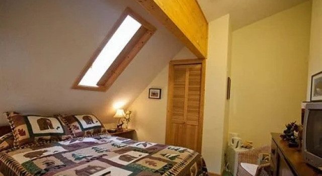 Ambleside Lodge Bed & Breakfast, Varaa Hotelli Hotellit ja majoitukset kohteessa Canmore, Hotelli