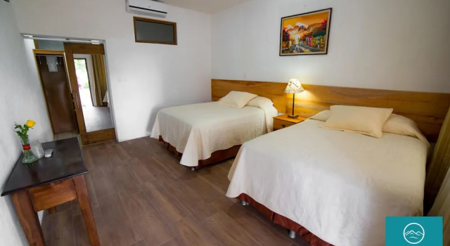 Трёхместный семейный номер Standard Hotel y Centro de Convenciones Jardines del Lago