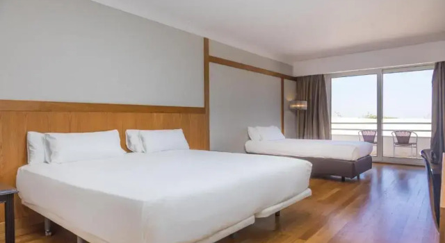 Трёхместный номер Standard B&B HOTEL Sado Setúbal