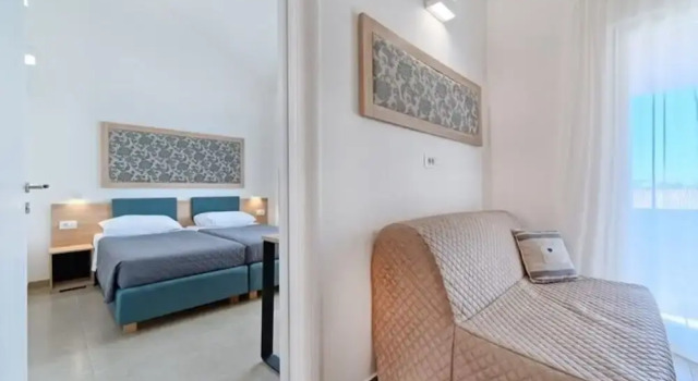 Apartments Medena in Seget Donji Trogir With Pools, Забронировать Апартаменты/квартира Сегет Доньи Трогир, рядом с Частный Пляж «Сикрет Гарден Барада Бич Апартмент»