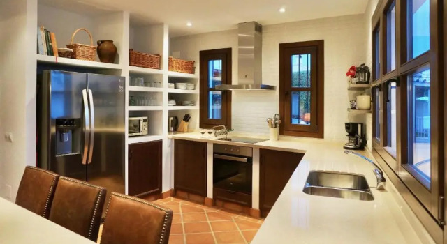 Casa Alba, Забронировать Отель Нерха Axarquía, рядом с Пляж Бурриана
