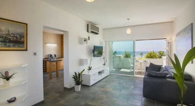 Lordos Sunshore Beachfront Suite