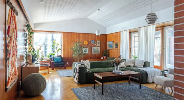 Коттедж Grand Lakefront House with 5 BR and Sauna
