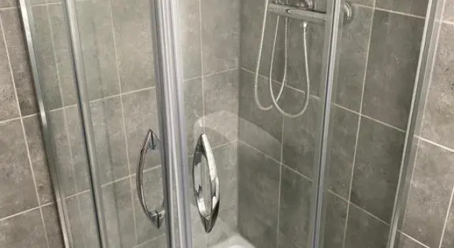 Magnifique Appart pour 4 personnes complètement reno, Buchen Sie Ferienwohnung Hotels in Wallonien mit Parkplatz, Parkplätze