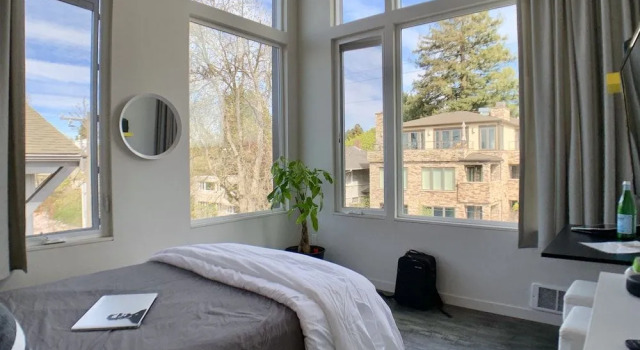Lofty Studio Prime Cap Hill Area Mins to Downtown, Забронировать Отель Capitol Hill Сиэтл, рядом с Kaiser Permanente Capitol Hill Campus